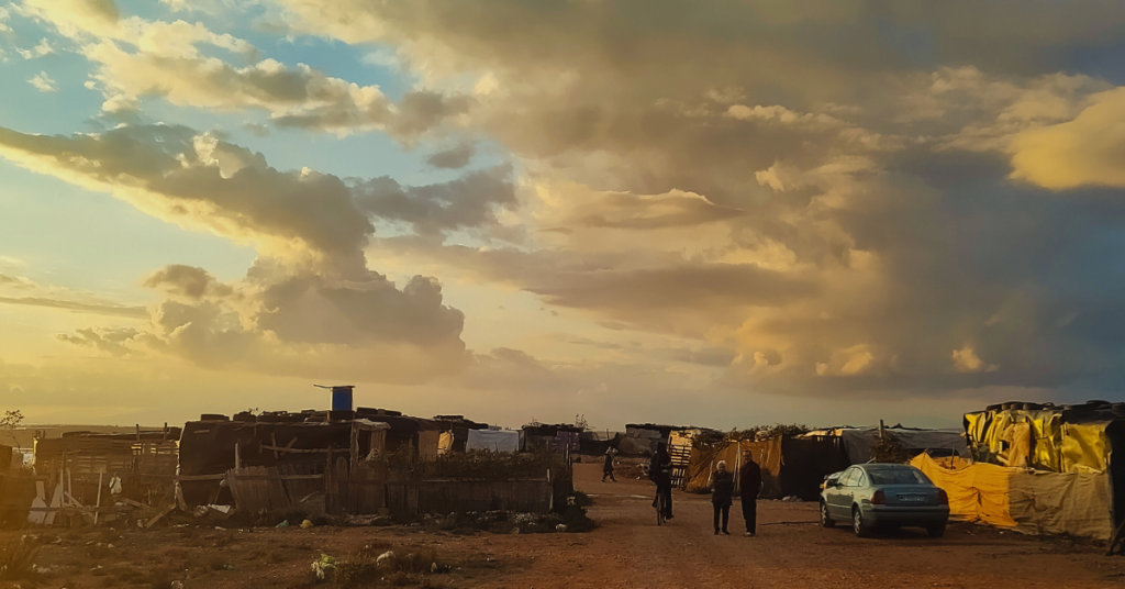 Vivir entre plástico: Migrantes en Níjar enfrentan precariedad y riesgo de desalojo en sus asentamientos