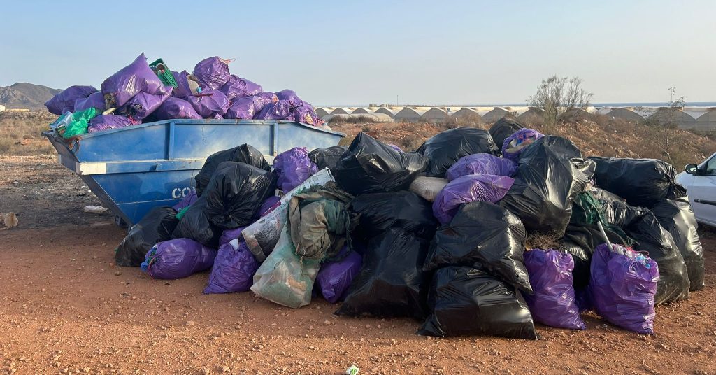 Recogida de basura en El Hoyo (Níjar)