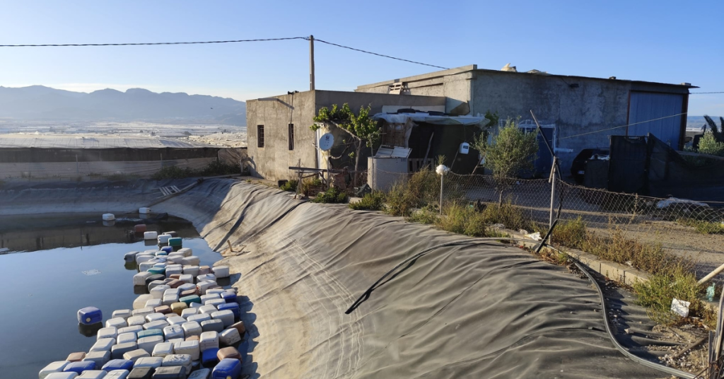 La infravivienda invisible del mar de plástico: vidas precarias en el campo de Níjar