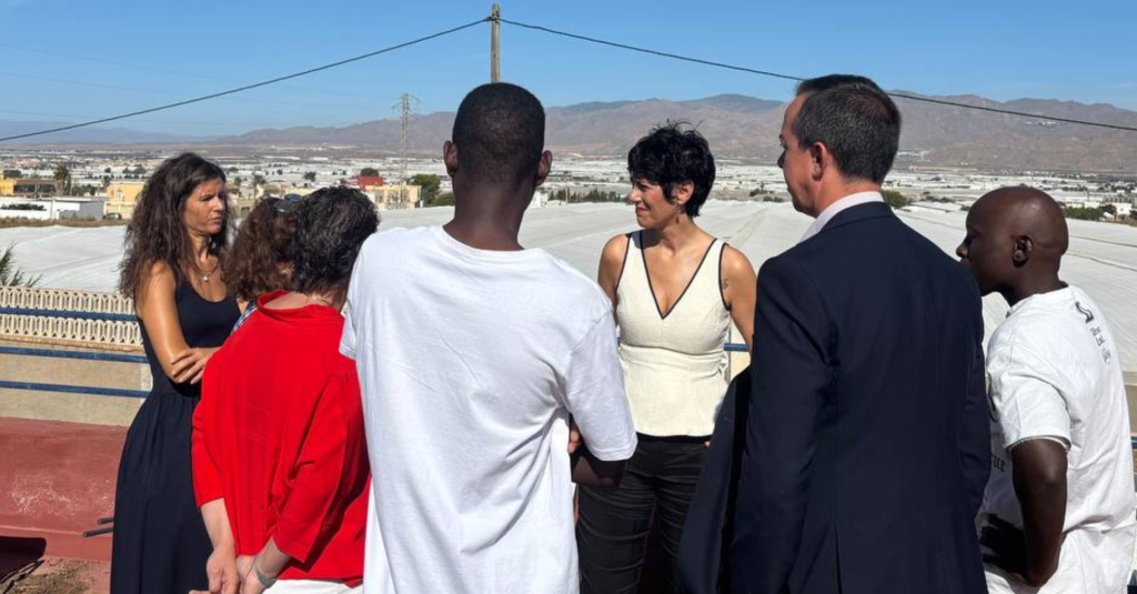 Visita institucional: La ministra Elma Saiz conoce nuestro programa de Hospitalidad y Vivienda